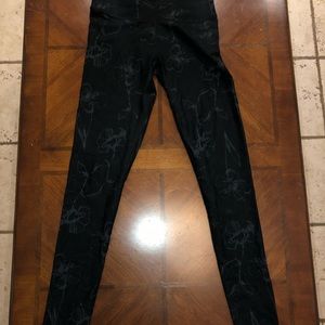 Fabletics black designed XS leggings